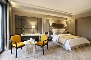 Отель Ambassadori Tbilisi Hotel Тбилиси Номер «Премьер» с кроватью размера «king-size» (новое здание)-3