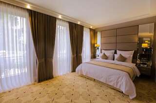 Отель Ambassadori Tbilisi Hotel Тбилиси Номер «Премьер» с кроватью размера «king-size» (новое здание)-4