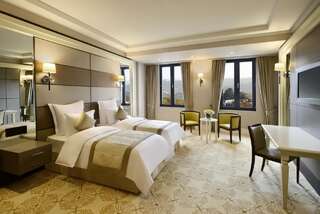 Отель Ambassadori Tbilisi Hotel Тбилиси Номер «Премьер» с 2 отдельными кроватями (новое здание)-1